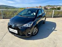 Usado Toyota Yaris Hybrid Advance 99 CV (72 kW) 2019 Negro Utilitario