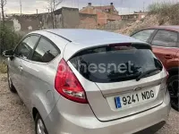 Usado Ford Fiesta 96 CV (70 kW) 2011 Gris / plata Berlina