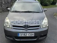 Usado Toyota Corolla Verso Sol 90 CV (66 kW) 2004 Gris / plata Monovolumen