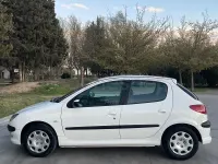 Usado Peugeot 206 90 CV (66 kW) 2004 Blanco Berlina
