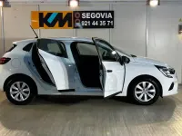 Usado Renault Clio SE 67 CV (49 kW) 2023 Blanco Utilitario