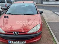 Usado Peugeot 206 75 CV (55 kW) 2001 Granate Berlina