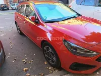 Usado Hyundai i30 120 CV (88 kW) 2024 Rojo Familiar