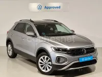 Usado VW T-Roc Life 150 CV (110 kW) 2024 Gris / plata SUV