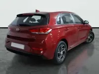 Usado Hyundai i30 120 CV (88 kW) 2022 Rojo Berlina