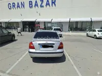 Usado Hyundai Elantra GLS 112 CV (82 kW) 2003 Gris / plata Berlina