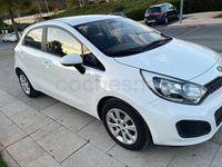 Usado Kia Rio 85 CV (62 kW) 2014 Blanco Berlina