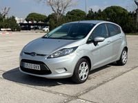 Usado Ford Fiesta Trend 82 CV (60 kW) 2010 Gris / plata Utilitario