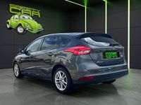 Usado Ford Focus Trend 120 CV (88 kW) 2016 Gris / plata Berlina