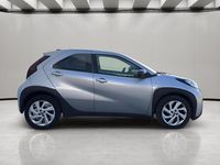 Usado Toyota Aygo X Play 72 CV (52 kW) 2022 Gris SUV