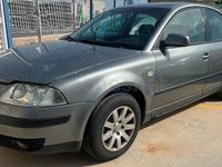 Usado VW Passat Advance 130 CV (95 kW) 2003 Gris / plata Familiar