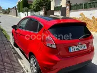Usado Ford Fiesta Trend 82 CV (60 kW) 2014 Rojo Utilitario