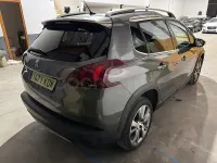 Usado Peugeot 2008 Allure 120 CV (88 kW) 2017 Gris / plata SUV