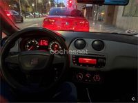 Usado Seat Ibiza Reference 75 CV (55 kW) 2012 Rojo Berlina