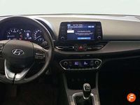 Usado Hyundai i30 120 CV (88 kW) 2022 Rojo Berlina