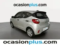 Usado Hyundai i10 67 CV (49 kW) 2022 Gris Utilitario