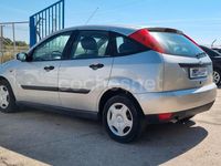 Usado Ford Focus Trend 90 CV (66 kW) 2000 Gris / plata Berlina