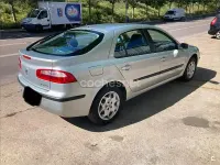 Usado Renault Laguna II Expression 136 CV (100 kW) 2004 Gris / plata Berlina