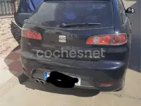Usado Seat Ibiza Fresh 75 CV (55 kW) 2004 Negro Utilitario