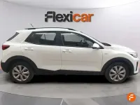 Usado Kia Stonic 84 HP (61 kW) 2022 Branco SUV