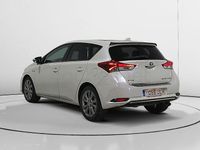 Usado Toyota Auris Hybrid Advance 136 CV (100 kW) 2016 Blanco Berlina