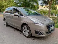 Usado Peugeot 5008 Style 130 CV (95 kW) 2016 Gris / plata Monovolumen