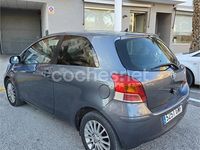 Usado Toyota Yaris 90 CV (66 kW) 2009 Gris / plata Utilitario
