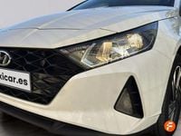 Usado Hyundai i20 100 CV (73 kW) 2022 Blanco Berlina