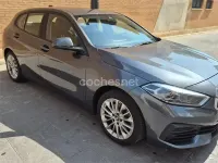 Usado BMW 118 Comfort Edition 140 CV (102 kW) 2021 Gris / plata Berlina