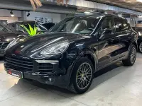 Usado Porsche Cayenne S E-Hybrid 416 CV (305 kW) 2017 Negro SUV