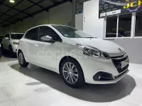 Usado Peugeot 208 Active 100 CV (73 kW) 2019 Blanco Utilitario