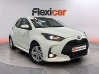 Usado Toyota Yaris Hybrid Style 116 CV (85 kW) 2022 Blanco Berlina