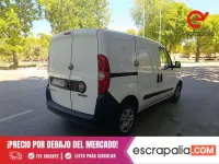Usado Fiat Doblò 95 CV (69 kW) 2021 Blanco Monovolumen