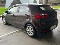 Usado Kia Rio 86 CV (63 kW) 2014 Marrón Utilitario