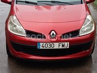 Usado Renault Clio II Rip Curl 85 CV (62 kW) 2007 Rojo Berlina