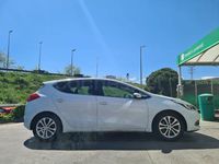 Używany Kia Ceed 100 KM (73 kW) 2015 Biały Hatchback