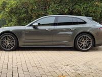 Begagnad Porsche Panamera 4 Platinum Edition 462 HK (339 kW) 2024 Grön Sedan