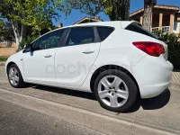 Usado Opel Astra Essentia 100 CV (73 kW) 2011 Blanco Berlina