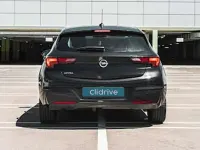 Usado Opel Astra Selective 105 CV (77 kW) 2018 Negro Utilitario