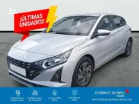 Usado Hyundai i20 101 CV (74 kW) 2025 Gris Utilitario