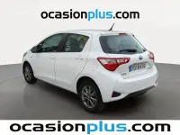 Usado Toyota Yaris Hybrid Active 100 CV (73 kW) 2019 Blanco Utilitario