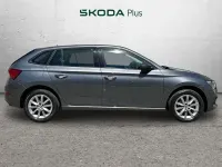 Usado Skoda Scala Active 110 CV (80 kW) 2022 Gris Utilitario
