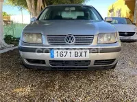 Usado VW Bora Highline 115 CV (84 kW) 2002 Gris / plata Berlina