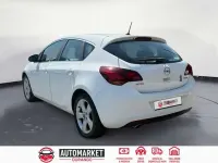 Usado Opel Astra Cosmo 140 CV (102 kW) 2011 Blanco Berlina