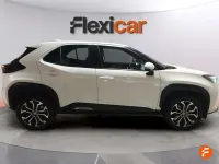Begagnad Toyota Yaris Cross Active 116 HK (85 kW) 2024 Vit SUV