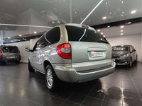 Usado Chrysler Voyager 150 CV (110 kW) 2006 Beige Monovolumen