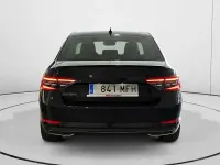 Usado Skoda Superb SportLine 150 CV (110 kW) 2023 Negro Berlina