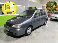 Usado Kia Carens 110 CV (80 kW) 2002 Gris / plata Monovolumen