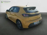 Usado Peugeot 208 Active 100 CV (73 kW) 2023 Amarillo Utilitario