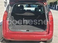 Usado Peugeot 5008 Family 112 CV (82 kW) 2012 Rojo Monovolumen